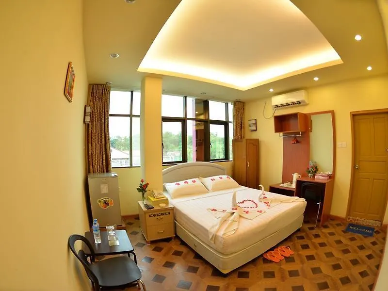 יאנגון New Golden Forward Hotel 3*,