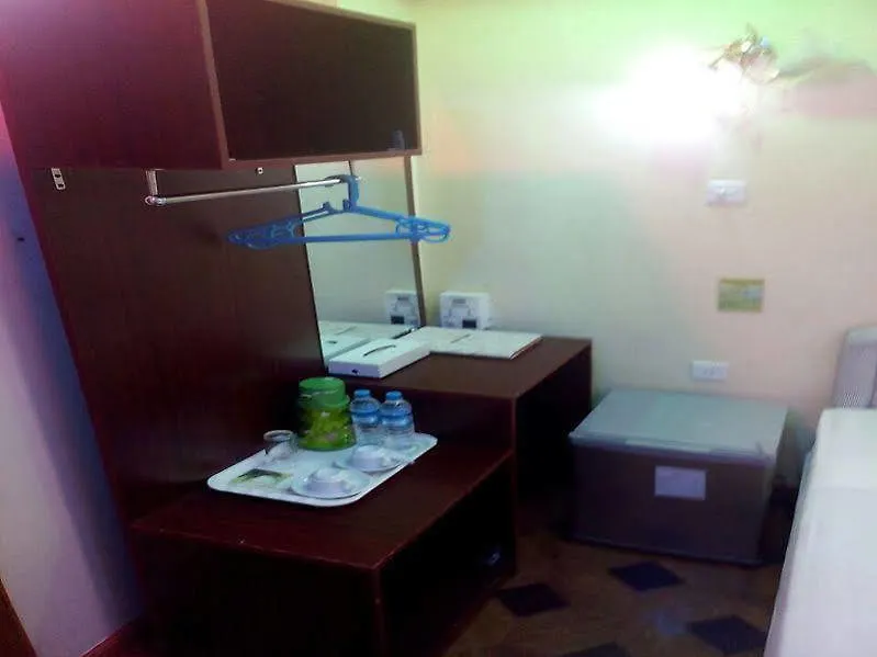 יאנגון New Golden Forward Hotel