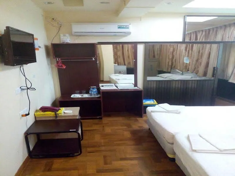 יאנגון New Golden Forward Hotel 3*,  מיאנמר