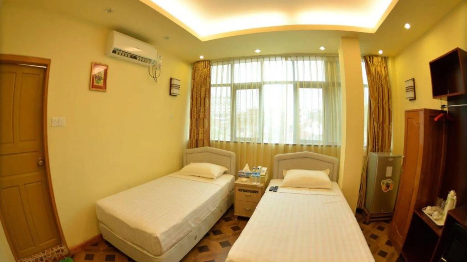 New Golden Forward Hotel Yangon 3*,